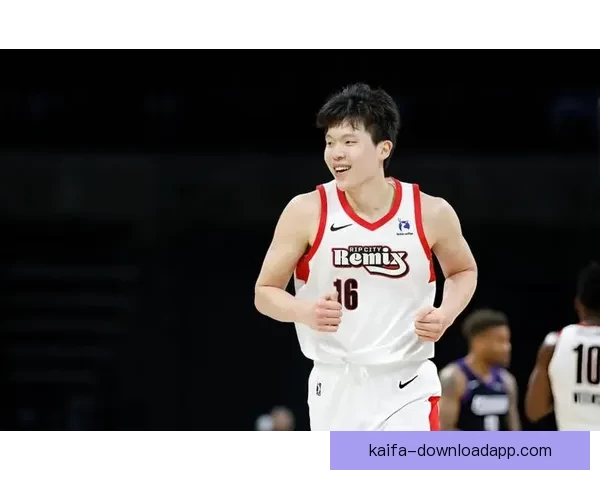 杨瀚森20分7板2助2帽连中7球暴扣遭逆转遗憾淘汰 杨瀚森20分7板2助2帽连中7球暴扣遭逆转遗憾淘汰